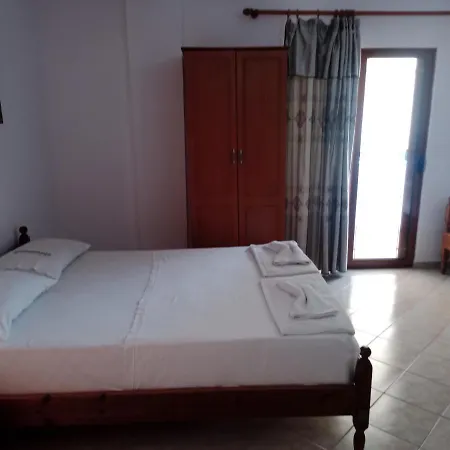 Πανσιόν Villa Marilenas Εξαμίλιο